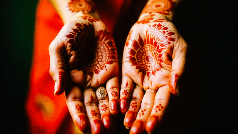 Benefits of Hiring Local Mehandi Artists through a Marketplace